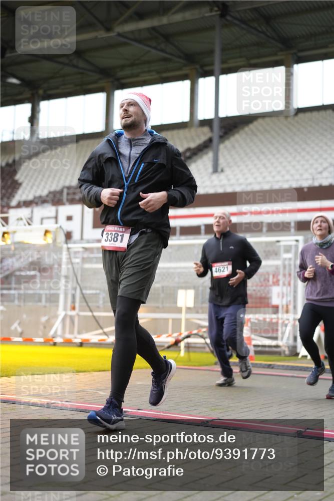 07.12.2025 - St. Pauli X-Mass-Run No. 15 Patografie http://msf.ph/oto/9391773 07.12.2025 10:42:55 Ziel 296, 598, 604, 1758, 2336, 2337, 2802, 2901, 3381, 4161, 4621, 4857 meine-sportfotos.de