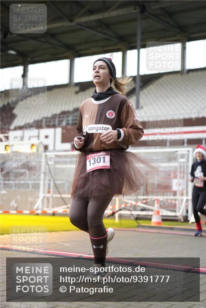 07.12.2025 - St. Pauli X-Mass-Run No. 15 Patografie http://msf.ph/oto/9391777 07.12.2025 10:43:03 Ziel 296, 1301, 1814, 1936, 2052, 2053, 2336, 2337, 2761, 2762, 2802, 2901, 3381, 4161, 4621 meine-sportfotos.de