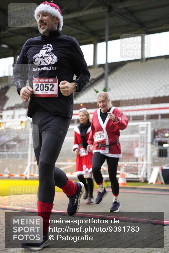 07.12.2025 - St. Pauli X-Mass-Run No. 15 Patografie http://msf.ph/oto/9391783 07.12.2025 10:43:05 Ziel 296, 1301, 1814, 1936, 2052, 2053, 2336, 2337, 2724, 2726, 2761, 2762, 2802, 2901, 3381, 4161, 4621 meine-sportfotos.de