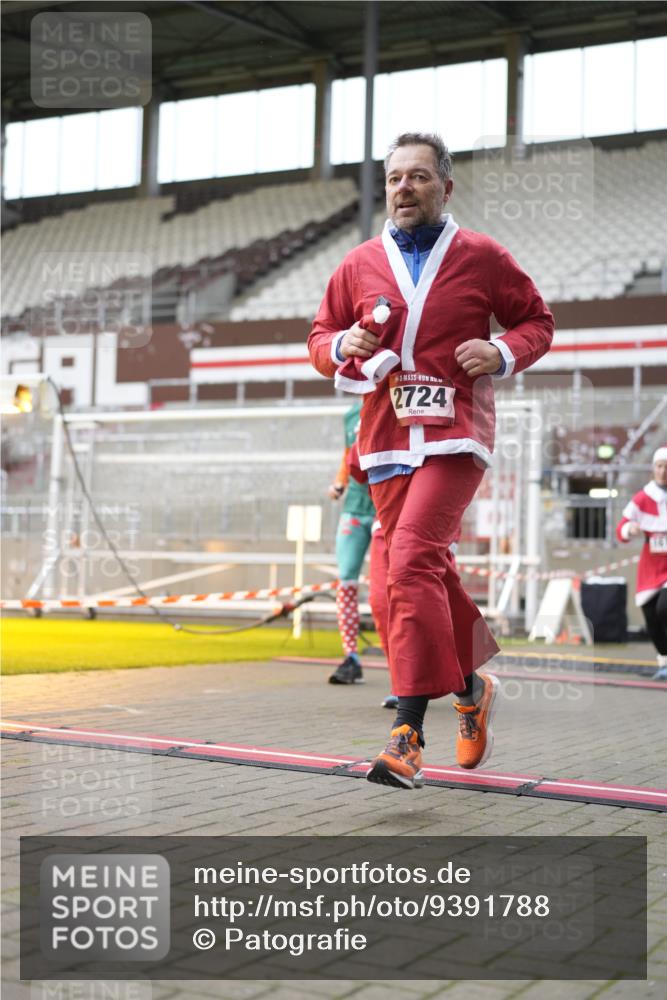 07.12.2025 - St. Pauli X-Mass-Run No. 15 Patografie http://msf.ph/oto/9391788 07.12.2025 10:43:09 Ziel 1053, 1301, 1616, 1814, 1936, 2052, 2053, 2724, 2726, 2761, 2762, 2802, 2901, 3381, 4621 meine-sportfotos.de