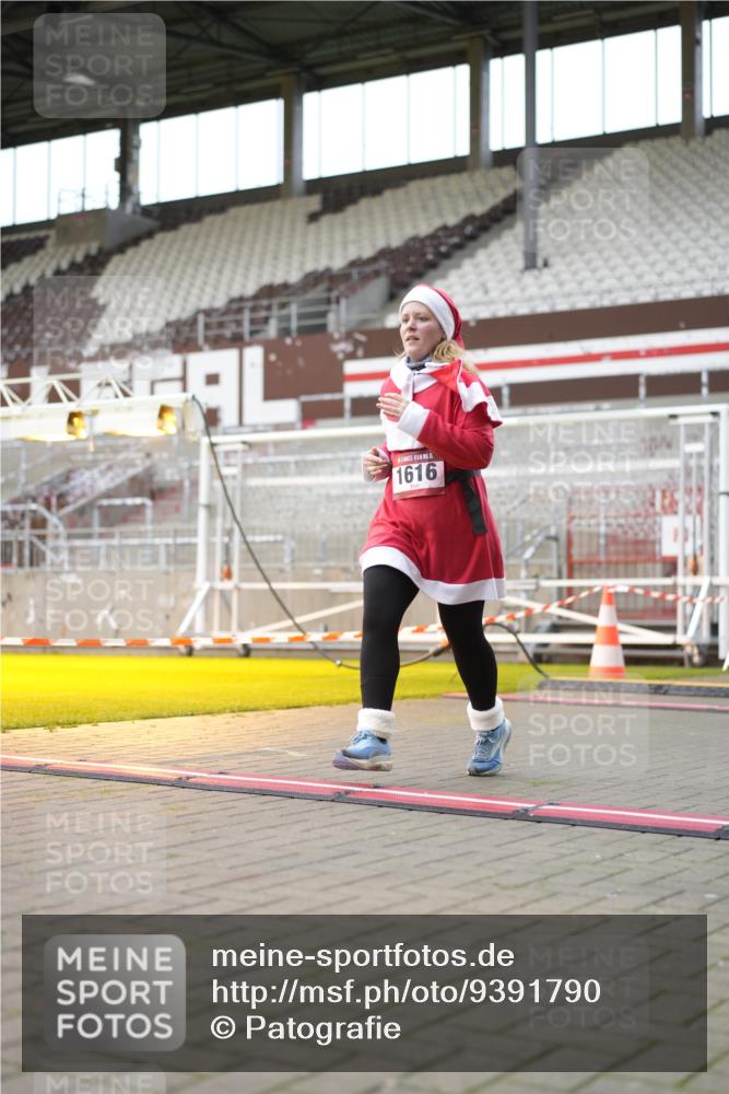 07.12.2025 - St. Pauli X-Mass-Run No. 15 Patografie http://msf.ph/oto/9391790 07.12.2025 10:43:11 Ziel 1053, 1301, 1616, 1814, 1936, 2052, 2053, 2724, 2726, 2761, 2762, 2802, 2901, 4621 meine-sportfotos.de