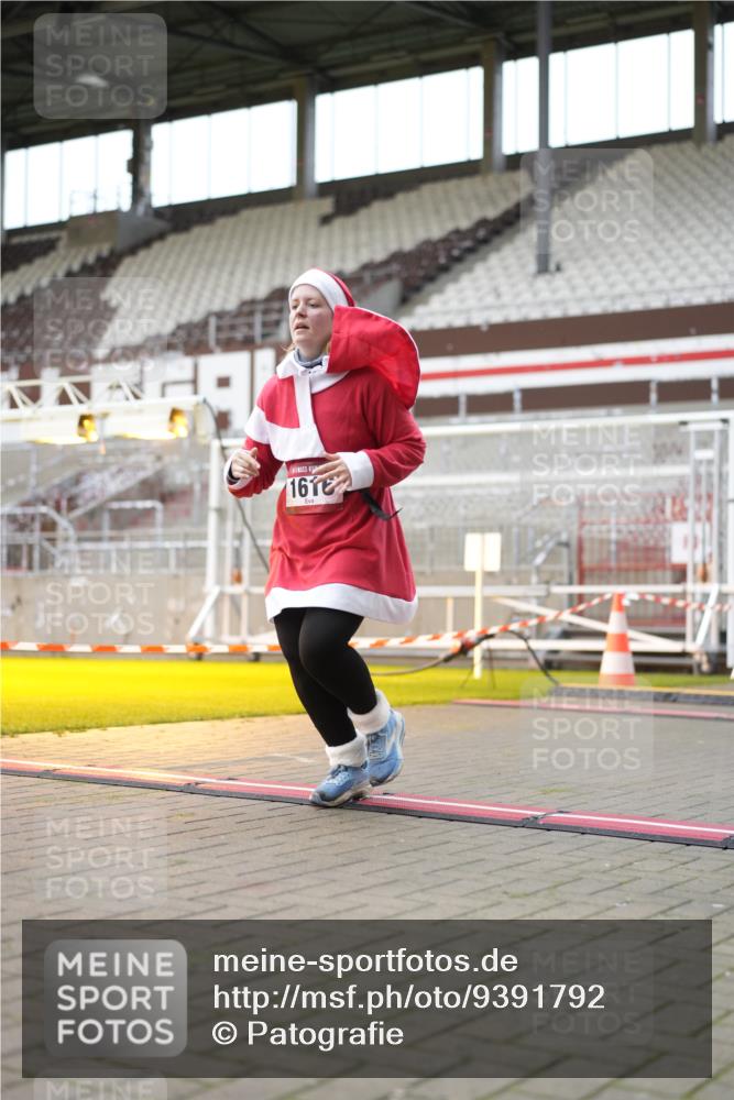 07.12.2025 - St. Pauli X-Mass-Run No. 15 Patografie http://msf.ph/oto/9391792 07.12.2025 10:43:11 Ziel 1053, 1301, 1616, 1814, 1936, 2052, 2053, 2724, 2726, 2761, 2762, 2802, 2901, 4621 meine-sportfotos.de