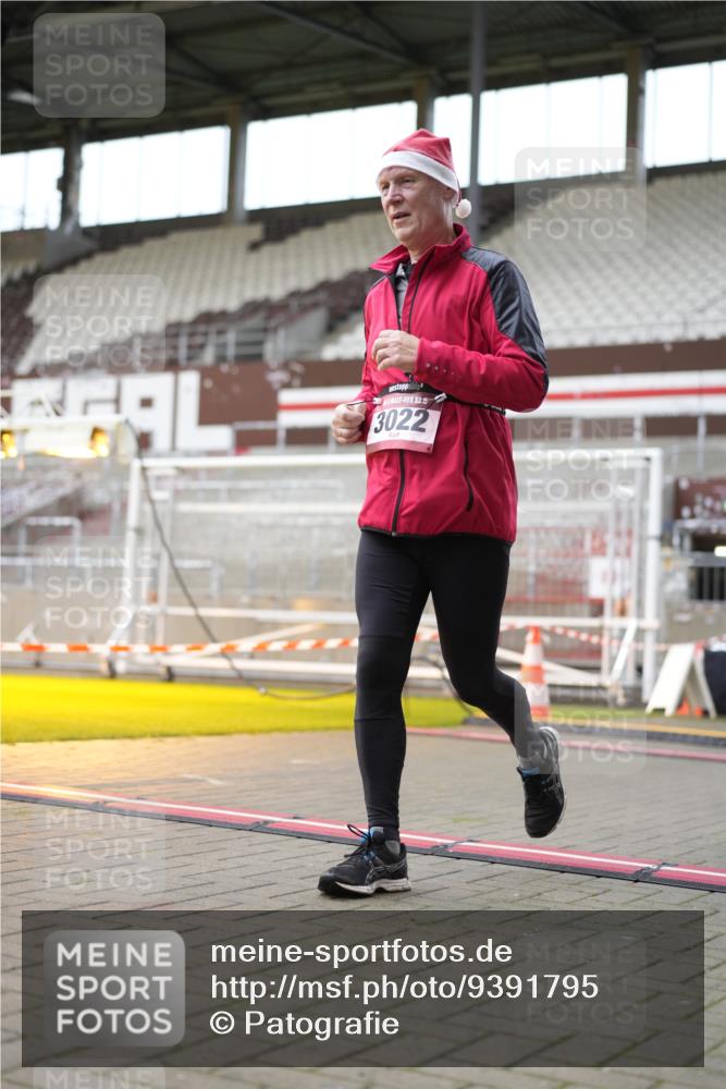 07.12.2025 - St. Pauli X-Mass-Run No. 15 Patografie http://msf.ph/oto/9391795 07.12.2025 10:43:18 Ziel 1053, 1616, 1814, 1936, 2052, 2053, 2724, 2726, 2761, 2762, 3022, 3038 meine-sportfotos.de