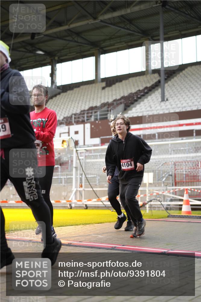 07.12.2025 - St. Pauli X-Mass-Run No. 15 Patografie http://msf.ph/oto/9391804 07.12.2025 10:43:26 Ziel 74, 559, 1053, 1616, 2459, 2487, 2647, 3022, 3038, 3226, 3237, 4104 meine-sportfotos.de