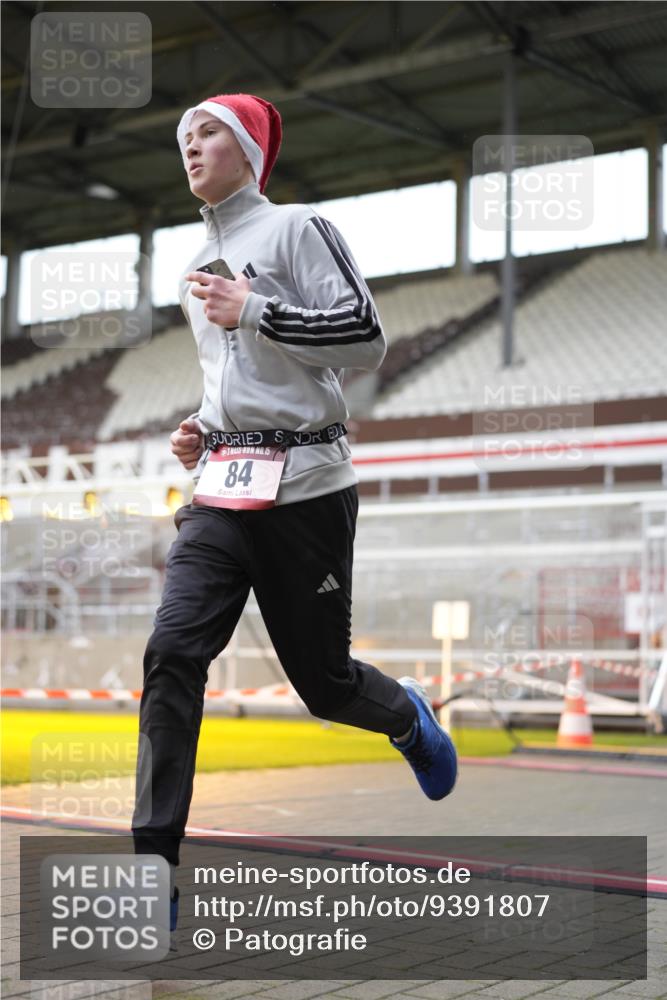 07.12.2025 - St. Pauli X-Mass-Run No. 15 Patografie http://msf.ph/oto/9391807 07.12.2025 10:43:32 Ziel 74, 84, 559, 706, 1913, 2459, 2487, 2647, 3022, 3038, 3226, 3237, 4095, 4096, 4104 meine-sportfotos.de