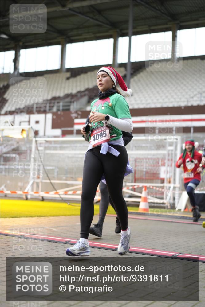 07.12.2025 - St. Pauli X-Mass-Run No. 15 Patografie http://msf.ph/oto/9391811 07.12.2025 10:43:36 Ziel 74, 84, 559, 706, 1913, 2459, 2487, 2647, 2767, 3100, 3226, 3237, 4095, 4096, 4104 meine-sportfotos.de