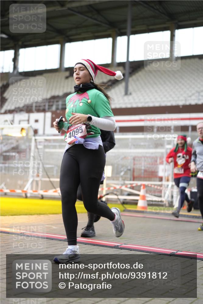 07.12.2025 - St. Pauli X-Mass-Run No. 15 Patografie http://msf.ph/oto/9391812 07.12.2025 10:43:36 Ziel 74, 84, 559, 706, 1913, 2459, 2487, 2647, 2767, 3100, 3226, 3237, 4095, 4096, 4104 meine-sportfotos.de