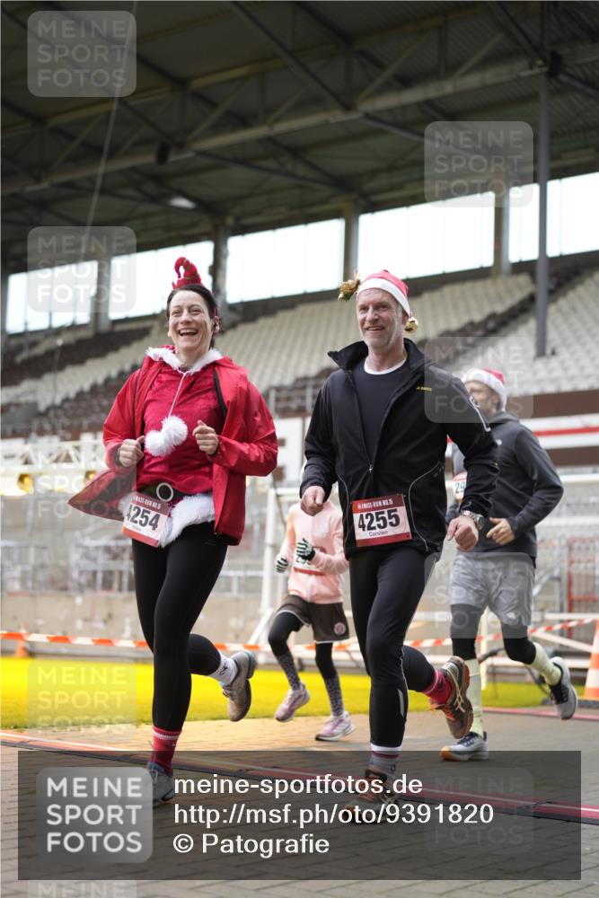 07.12.2025 - St. Pauli X-Mass-Run No. 15 Patografie http://msf.ph/oto/9391820 07.12.2025 10:43:51 Ziel 32, 1913, 2499, 2767, 2950, 2955, 3100, 4095, 4096, 4254, 4255 meine-sportfotos.de
