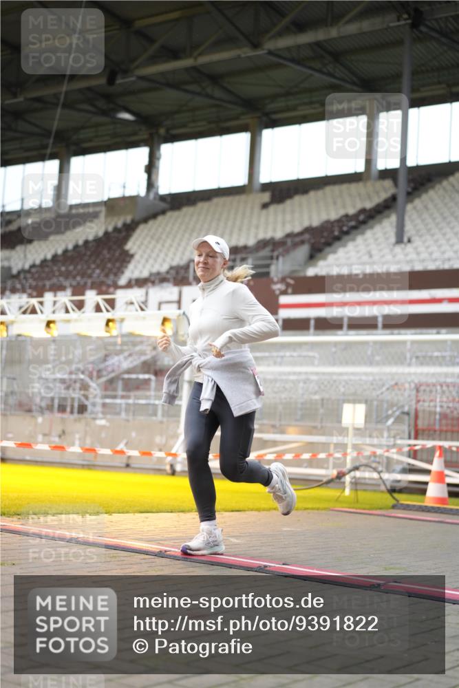 07.12.2025 - St. Pauli X-Mass-Run No. 15 Patografie http://msf.ph/oto/9391822 07.12.2025 10:43:53 Ziel 32, 179, 2499, 2767, 2950, 2955, 3100, 4254, 4255 meine-sportfotos.de