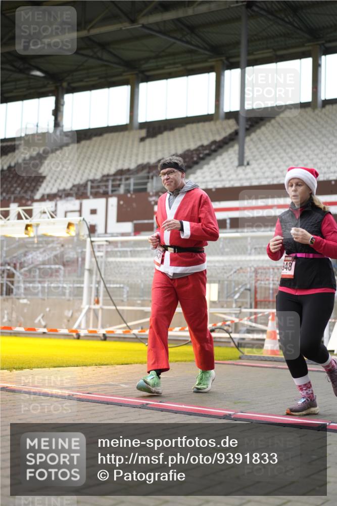 07.12.2025 - St. Pauli X-Mass-Run No. 15 Patografie http://msf.ph/oto/9391833 07.12.2025 10:44:07 Ziel 32, 179, 1651, 1947, 1948, 2499, 3012 meine-sportfotos.de