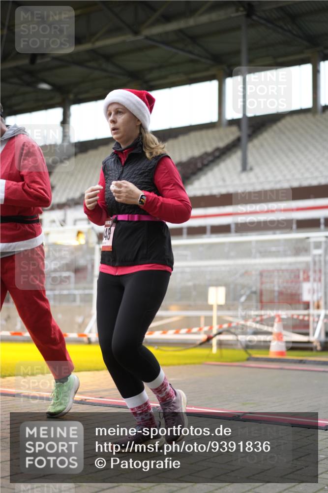 07.12.2025 - St. Pauli X-Mass-Run No. 15 Patografie http://msf.ph/oto/9391836 07.12.2025 10:44:07 Ziel 32, 179, 1651, 1947, 1948, 2499, 3012 meine-sportfotos.de