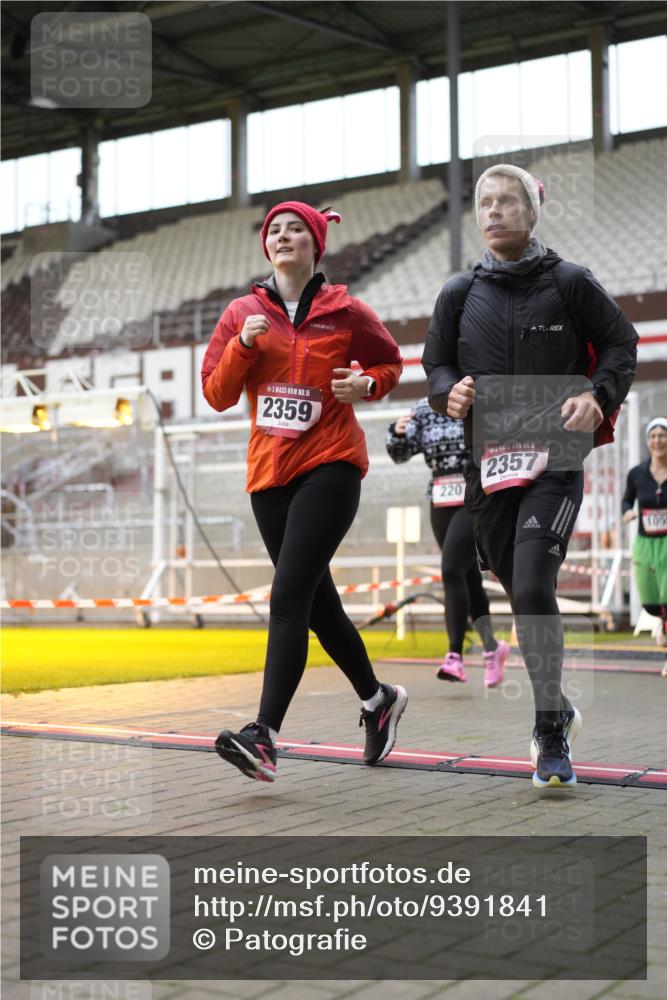 07.12.2025 - St. Pauli X-Mass-Run No. 15 Patografie http://msf.ph/oto/9391841 07.12.2025 10:44:17 Ziel 220, 571, 1051, 1059, 1060, 1089, 1421, 1947, 1948, 2357, 2359, 3012 meine-sportfotos.de