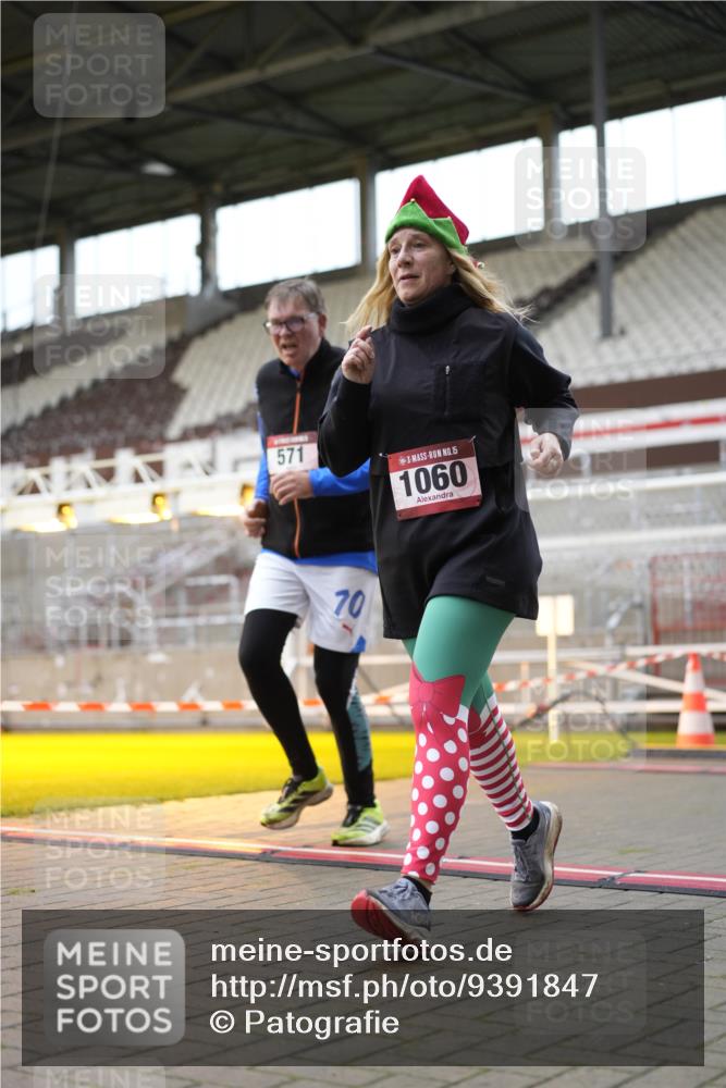07.12.2025 - St. Pauli X-Mass-Run No. 15 Patografie http://msf.ph/oto/9391847 07.12.2025 10:44:21 Ziel 220, 571, 1051, 1059, 1060, 1089, 1421, 1947, 1948, 2357, 2359 meine-sportfotos.de