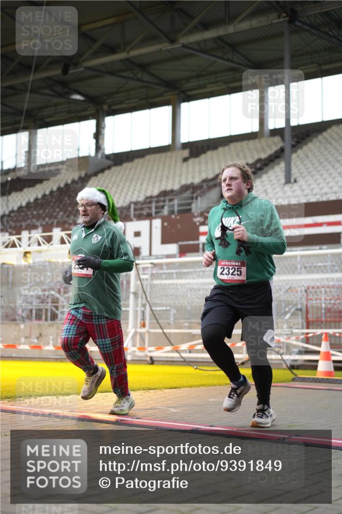 07.12.2025 - St. Pauli X-Mass-Run No. 15 Patografie http://msf.ph/oto/9391849 07.12.2025 10:44:28 Ziel 220, 571, 1051, 1059, 1060, 1089, 1421, 2321, 2325, 2357, 2359, 3132 meine-sportfotos.de