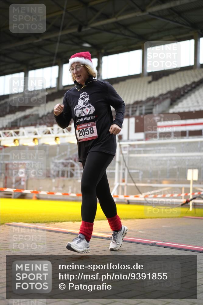 07.12.2025 - St. Pauli X-Mass-Run No. 15 Patografie http://msf.ph/oto/9391855 07.12.2025 10:44:45 Ziel 86, 2058, 3132, 4876 meine-sportfotos.de