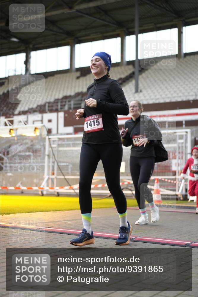 07.12.2025 - St. Pauli X-Mass-Run No. 15 Patografie http://msf.ph/oto/9391865 07.12.2025 10:45:01 Ziel 86, 631, 636, 791, 793, 1415, 1419, 1546, 2158, 2524, 2525, 4876 meine-sportfotos.de