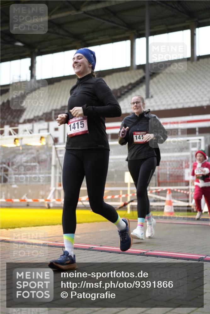 07.12.2025 - St. Pauli X-Mass-Run No. 15 Patografie http://msf.ph/oto/9391866 07.12.2025 10:45:01 Ziel 86, 631, 636, 791, 793, 1415, 1419, 1546, 2158, 2524, 2525, 4876 meine-sportfotos.de