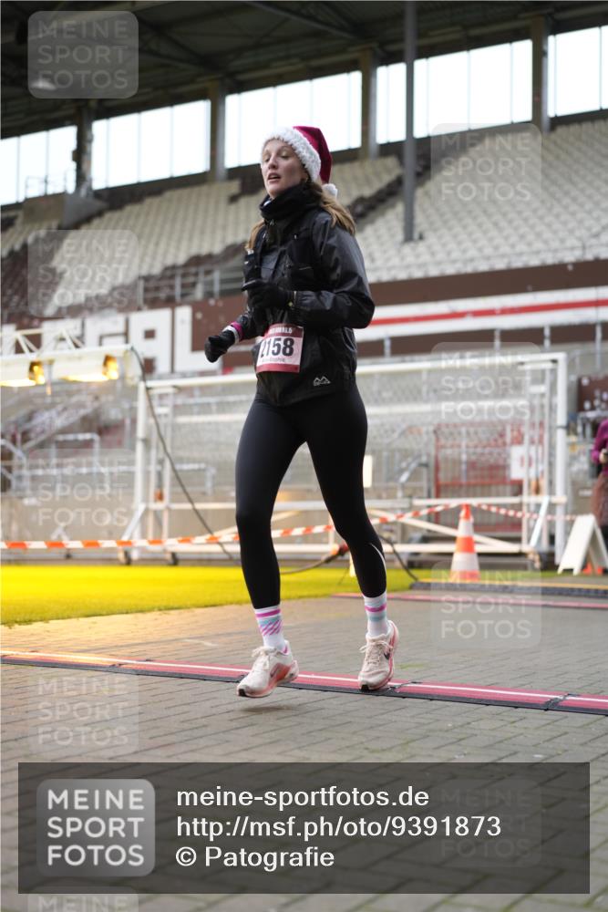 07.12.2025 - St. Pauli X-Mass-Run No. 15 Patografie http://msf.ph/oto/9391873 07.12.2025 10:45:04 Ziel 631, 636, 791, 793, 1245, 1415, 1419, 1546, 2158, 2524, 2525, 3350, 4876 meine-sportfotos.de