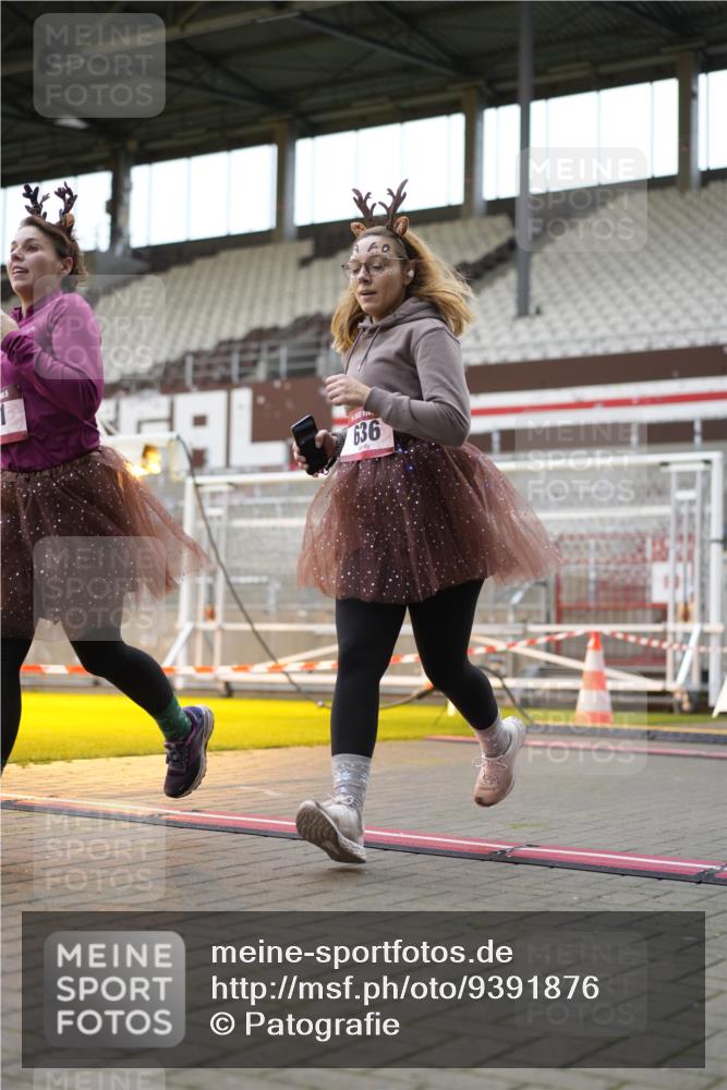 07.12.2025 - St. Pauli X-Mass-Run No. 15 Patografie http://msf.ph/oto/9391876 07.12.2025 10:45:06 Ziel 631, 636, 791, 793, 1245, 1415, 1419, 1546, 2086, 2158, 2524, 2525, 3350 meine-sportfotos.de