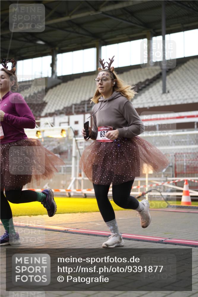 07.12.2025 - St. Pauli X-Mass-Run No. 15 Patografie http://msf.ph/oto/9391877 07.12.2025 10:45:07 Ziel 631, 636, 791, 793, 1245, 1415, 1419, 1546, 2086, 2158, 2524, 2525, 3350 meine-sportfotos.de