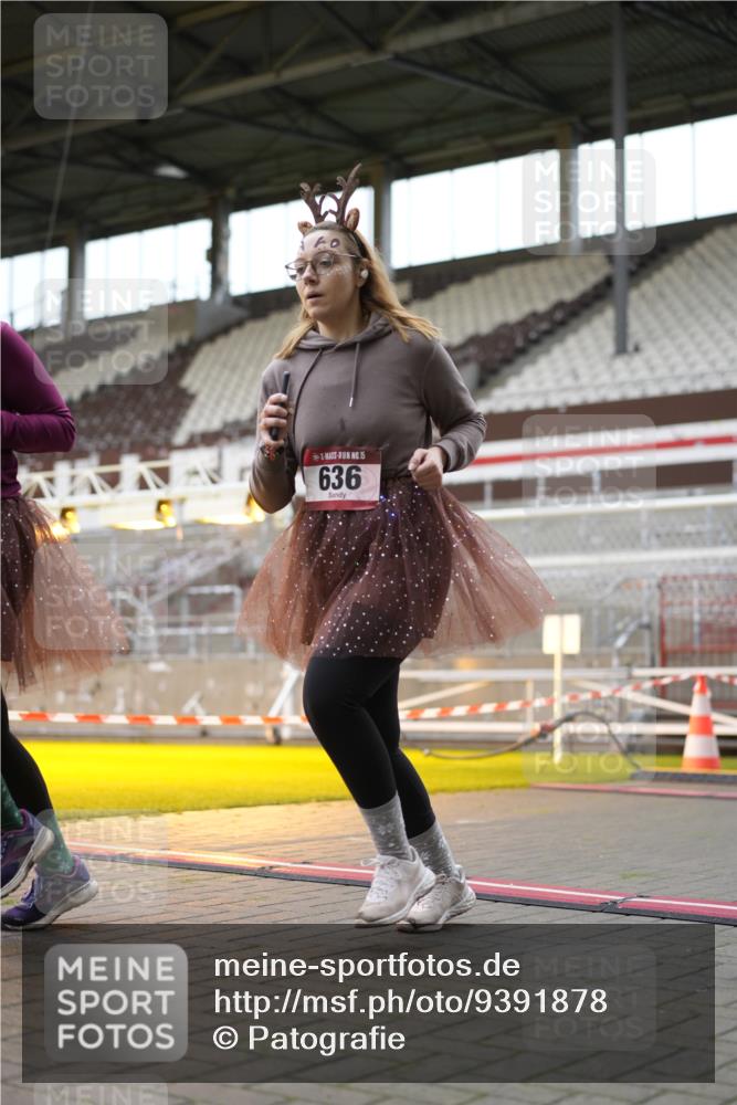 07.12.2025 - St. Pauli X-Mass-Run No. 15 Patografie http://msf.ph/oto/9391878 07.12.2025 10:45:07 Ziel 631, 636, 791, 793, 1245, 1415, 1419, 1546, 2086, 2158, 2524, 2525, 3350 meine-sportfotos.de