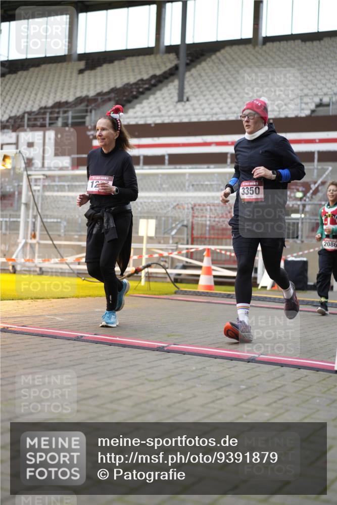 07.12.2025 - St. Pauli X-Mass-Run No. 15 Patografie http://msf.ph/oto/9391879 07.12.2025 10:45:09 Ziel 82, 631, 636, 791, 793, 1245, 1415, 1419, 1546, 2086, 2158, 2220, 2524, 2525, 3350 meine-sportfotos.de