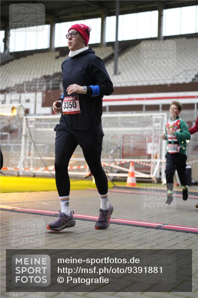 07.12.2025 - St. Pauli X-Mass-Run No. 15 Patografie http://msf.ph/oto/9391881 07.12.2025 10:45:09 Ziel 82, 631, 636, 791, 793, 1245, 1415, 1419, 1546, 2086, 2158, 2220, 2524, 2525, 3350 meine-sportfotos.de