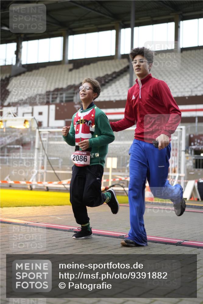 07.12.2025 - St. Pauli X-Mass-Run No. 15 Patografie http://msf.ph/oto/9391882 07.12.2025 10:45:10 Ziel 82, 631, 636, 791, 793, 1245, 1415, 1419, 1546, 2086, 2158, 2220, 2524, 2525, 2934, 3350 meine-sportfotos.de