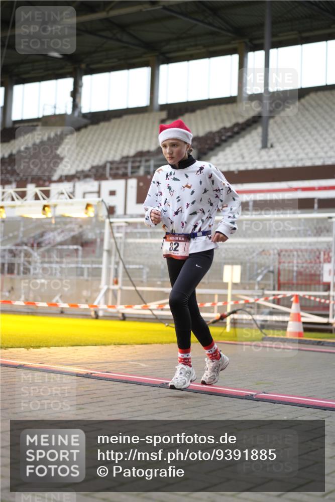 07.12.2025 - St. Pauli X-Mass-Run No. 15 Patografie http://msf.ph/oto/9391885 07.12.2025 10:45:13 Ziel 82, 401, 430, 467, 631, 636, 793, 1096, 1245, 1415, 1419, 1546, 2086, 2158, 2220, 2355, 2356, 2524, 2525, 2926, 2934, 3350 meine-sportfotos.de