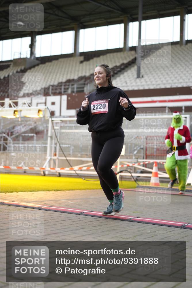 07.12.2025 - St. Pauli X-Mass-Run No. 15 Patografie http://msf.ph/oto/9391888 07.12.2025 10:45:14 Ziel 82, 401, 430, 467, 631, 636, 1096, 1245, 1415, 1419, 1546, 2086, 2158, 2220, 2355, 2356, 2524, 2525, 2535, 2926, 2934, 3350 meine-sportfotos.de