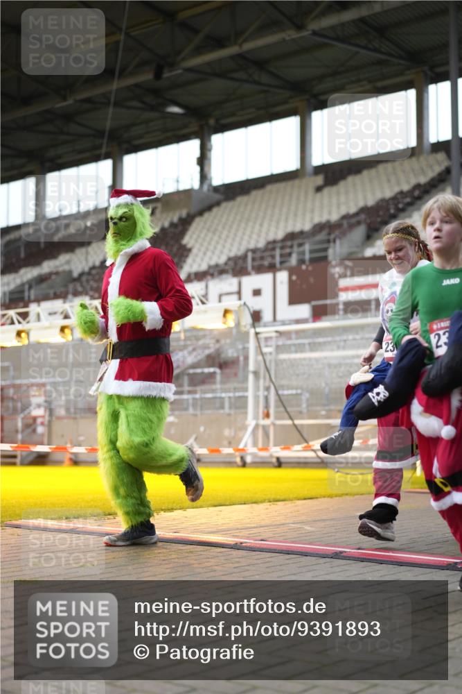 07.12.2025 - St. Pauli X-Mass-Run No. 15 Patografie http://msf.ph/oto/9391893 07.12.2025 10:45:16 Ziel 82, 401, 430, 467, 631, 636, 1096, 1245, 1419, 2086, 2158, 2220, 2355, 2356, 2524, 2525, 2535, 2926, 2934, 3350 meine-sportfotos.de