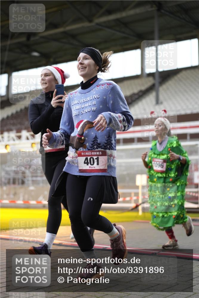 07.12.2025 - St. Pauli X-Mass-Run No. 15 Patografie http://msf.ph/oto/9391896 07.12.2025 10:45:17 Ziel 82, 401, 430, 467, 631, 636, 1096, 1245, 2086, 2158, 2220, 2355, 2356, 2524, 2525, 2535, 2926, 2934, 3350 meine-sportfotos.de