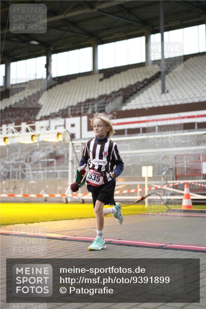 07.12.2025 - St. Pauli X-Mass-Run No. 15 Patografie http://msf.ph/oto/9391899 07.12.2025 10:45:19 Ziel 82, 401, 430, 467, 631, 636, 1096, 1245, 2086, 2158, 2220, 2355, 2356, 2535, 2926, 2934, 3350 meine-sportfotos.de