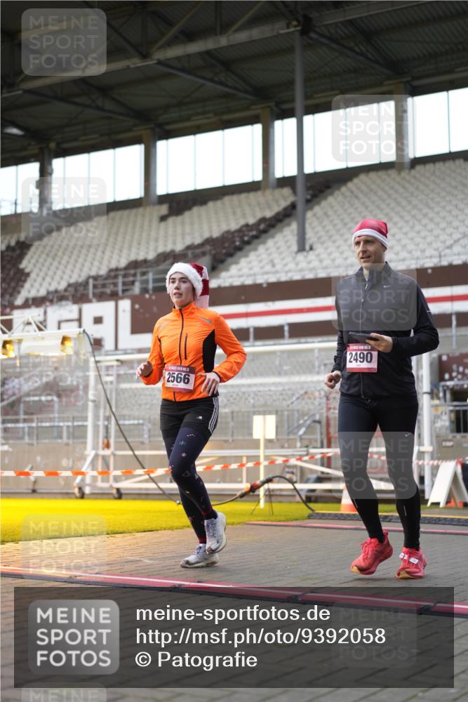 07.12.2025 - St. Pauli X-Mass-Run No. 15 Patografie http://msf.ph/oto/9392058 07.12.2025 10:47:35 Ziel 60, 78, 1182, 1555, 1847, 1848, 1863, 2490, 2566, 2690, 3101, 3102, 3104, 3105, 4072, 4615, 4618, 4853, 4868, 4869 meine-sportfotos.de