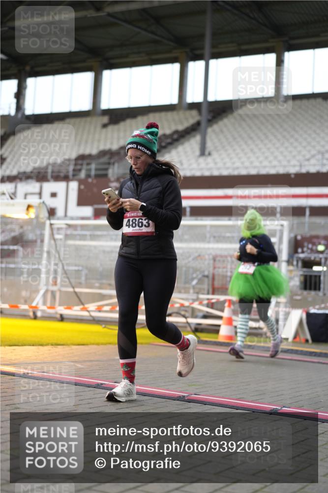 07.12.2025 - St. Pauli X-Mass-Run No. 15 Patografie http://msf.ph/oto/9392065 07.12.2025 10:47:43 Ziel 282, 513, 553, 1555, 2490, 2566, 2608, 2611, 2690, 4072, 4615, 4618, 4863 meine-sportfotos.de