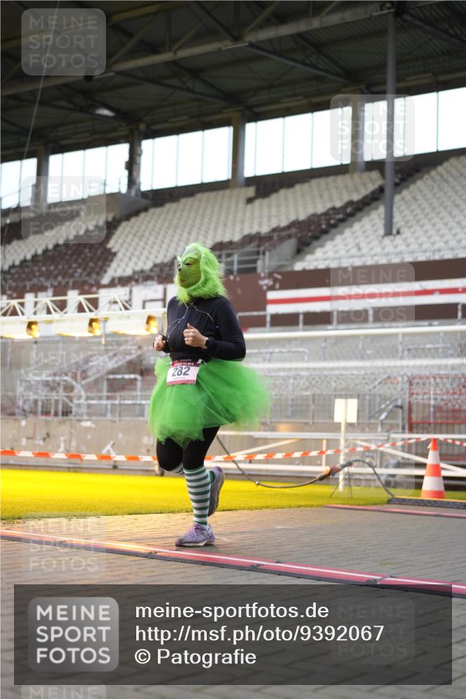 07.12.2025 - St. Pauli X-Mass-Run No. 15 Patografie http://msf.ph/oto/9392067 07.12.2025 10:47:45 Ziel 282, 513, 553, 1555, 2490, 2566, 2608, 2611, 2690, 4072, 4615, 4618, 4863 meine-sportfotos.de