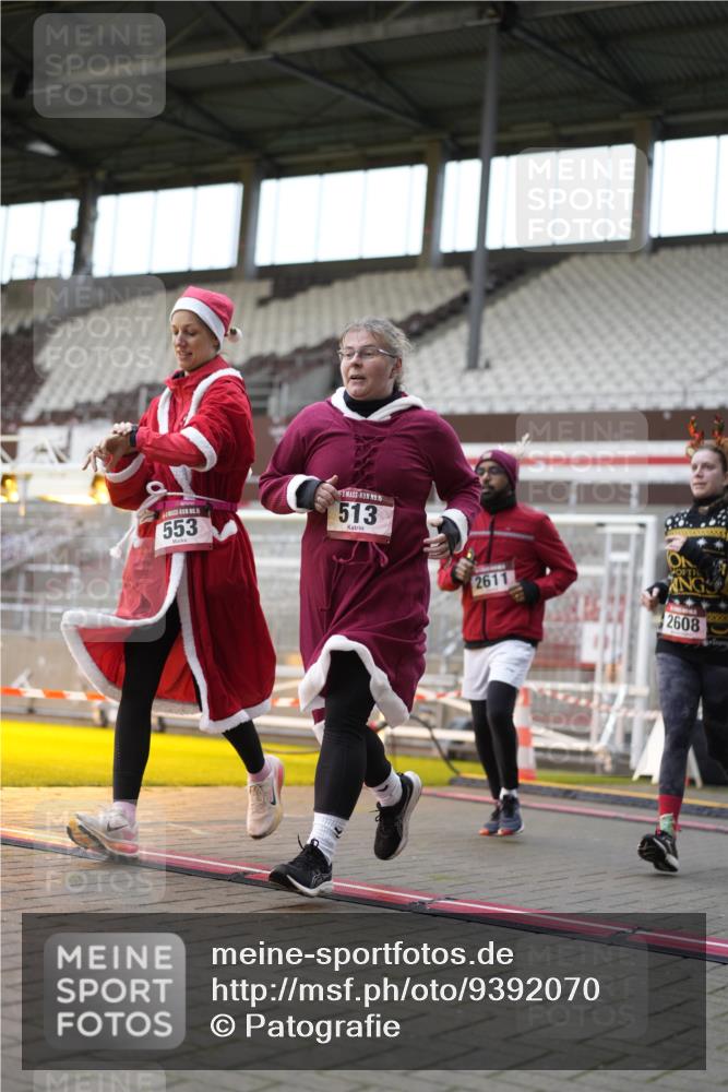 07.12.2025 - St. Pauli X-Mass-Run No. 15 Patografie http://msf.ph/oto/9392070 07.12.2025 10:47:48 Ziel 282, 513, 553, 1555, 2490, 2566, 2608, 2611, 4072, 4615, 4618, 4863 meine-sportfotos.de