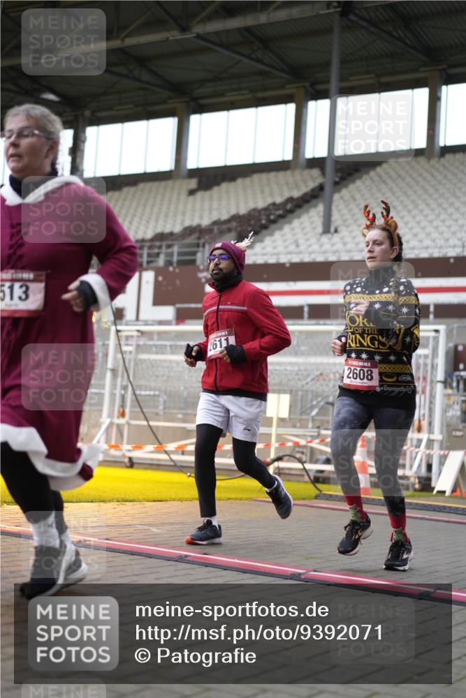 07.12.2025 - St. Pauli X-Mass-Run No. 15 Patografie http://msf.ph/oto/9392071 07.12.2025 10:47:48 Ziel 282, 513, 553, 1555, 2490, 2566, 2608, 2611, 4072, 4615, 4618, 4863 meine-sportfotos.de