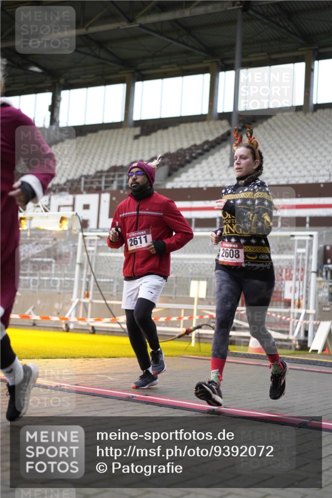 07.12.2025 - St. Pauli X-Mass-Run No. 15 Patografie http://msf.ph/oto/9392072 07.12.2025 10:47:48 Ziel 282, 513, 553, 1555, 2490, 2566, 2608, 2611, 4072, 4615, 4618, 4863 meine-sportfotos.de