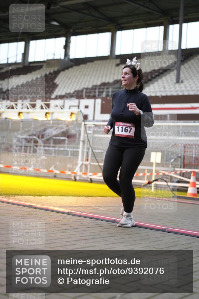 07.12.2025 - St. Pauli X-Mass-Run No. 15 Patografie http://msf.ph/oto/9392076 07.12.2025 10:47:55 Ziel 282, 472, 513, 553, 1555, 2146, 2147, 2608, 2611, 4072, 4863 meine-sportfotos.de