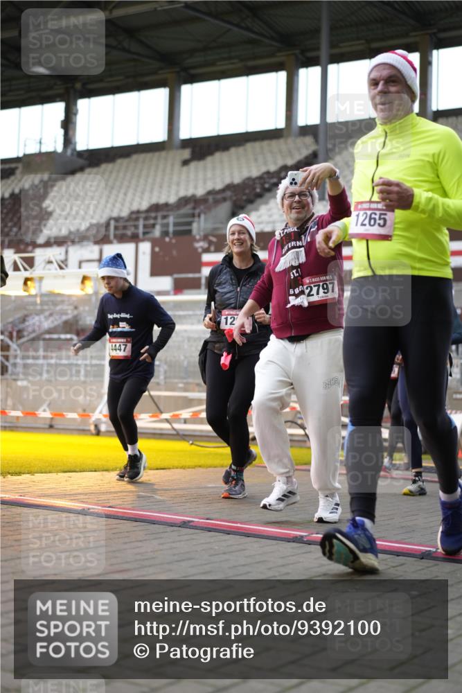 07.12.2025 - St. Pauli X-Mass-Run No. 15 Patografie http://msf.ph/oto/9392100 07.12.2025 10:48:18 Ziel 577, 876, 1265, 1267, 2028, 2232, 2233, 2235, 2239, 2241, 2339, 2501, 2796, 2797, 2803, 3018, 3598, 4229, 4447, 4598 meine-sportfotos.de