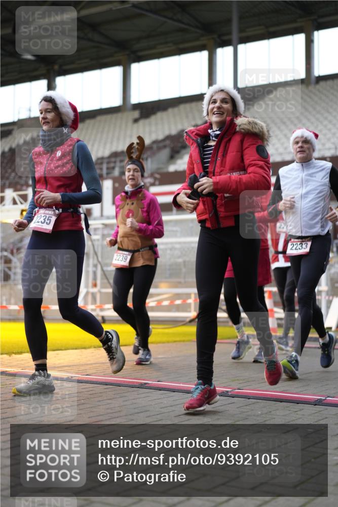 07.12.2025 - St. Pauli X-Mass-Run No. 15 Patografie http://msf.ph/oto/9392105 07.12.2025 10:48:20 Ziel 577, 876, 1265, 1267, 2028, 2232, 2233, 2235, 2239, 2241, 2339, 2501, 2796, 2797, 2803, 3018, 3598, 4229, 4447, 4598 meine-sportfotos.de