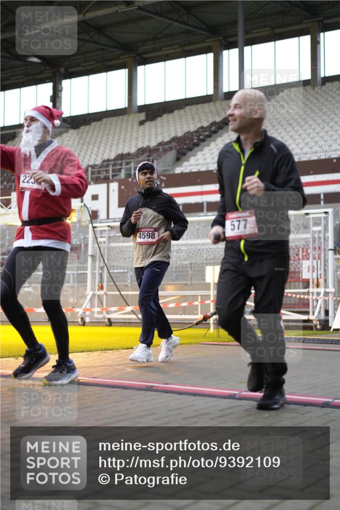 07.12.2025 - St. Pauli X-Mass-Run No. 15 Patografie http://msf.ph/oto/9392109 07.12.2025 10:48:22 Ziel 577, 633, 876, 1265, 1267, 2232, 2233, 2235, 2239, 2241, 2796, 2797, 2803, 4447, 4598 meine-sportfotos.de