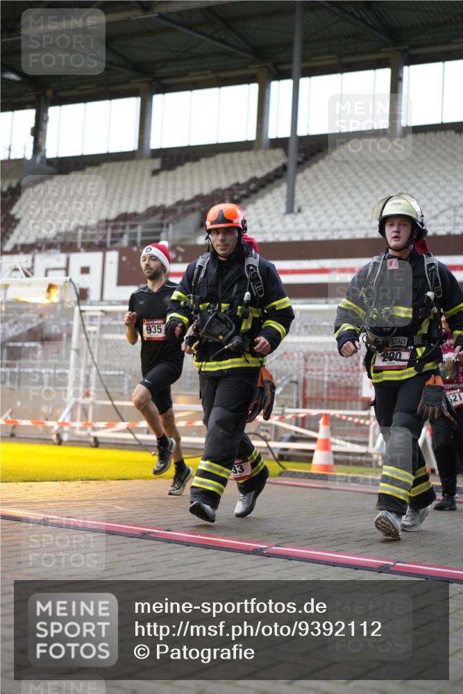 07.12.2025 - St. Pauli X-Mass-Run No. 15 Patografie http://msf.ph/oto/9392112 07.12.2025 10:48:28 Ziel 233, 290, 577, 633, 935, 1265, 1267, 1515, 1516, 1517, 1521, 2232, 2233, 2235, 2239, 2241, 2796, 2797, 2803, 3017, 3019, 4447, 4598 meine-sportfotos.de