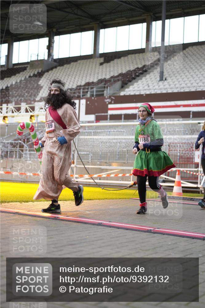 07.12.2025 - St. Pauli X-Mass-Run No. 15 Patografie http://msf.ph/oto/9392132 07.12.2025 10:48:36 Ziel 233, 290, 577, 592, 633, 935, 1009, 1087, 1188, 1189, 1515, 1516, 1517, 1521, 1895, 2232, 2268, 2269, 3017, 3019, 3346, 4598 meine-sportfotos.de