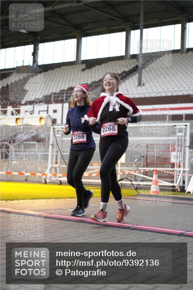 07.12.2025 - St. Pauli X-Mass-Run No. 15 Patografie http://msf.ph/oto/9392136 07.12.2025 10:48:38 Ziel 233, 290, 590, 592, 633, 935, 1009, 1087, 1188, 1189, 1515, 1516, 1517, 1521, 1895, 2268, 2269, 2512, 3017, 3019, 3346 meine-sportfotos.de