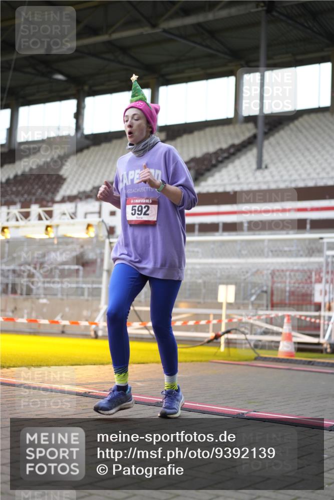 07.12.2025 - St. Pauli X-Mass-Run No. 15 Patografie http://msf.ph/oto/9392139 07.12.2025 10:48:41 Ziel 233, 290, 590, 592, 633, 935, 1009, 1087, 1188, 1189, 1515, 1516, 1517, 1521, 1895, 2268, 2269, 2512, 2515, 3017, 3019, 3346 meine-sportfotos.de
