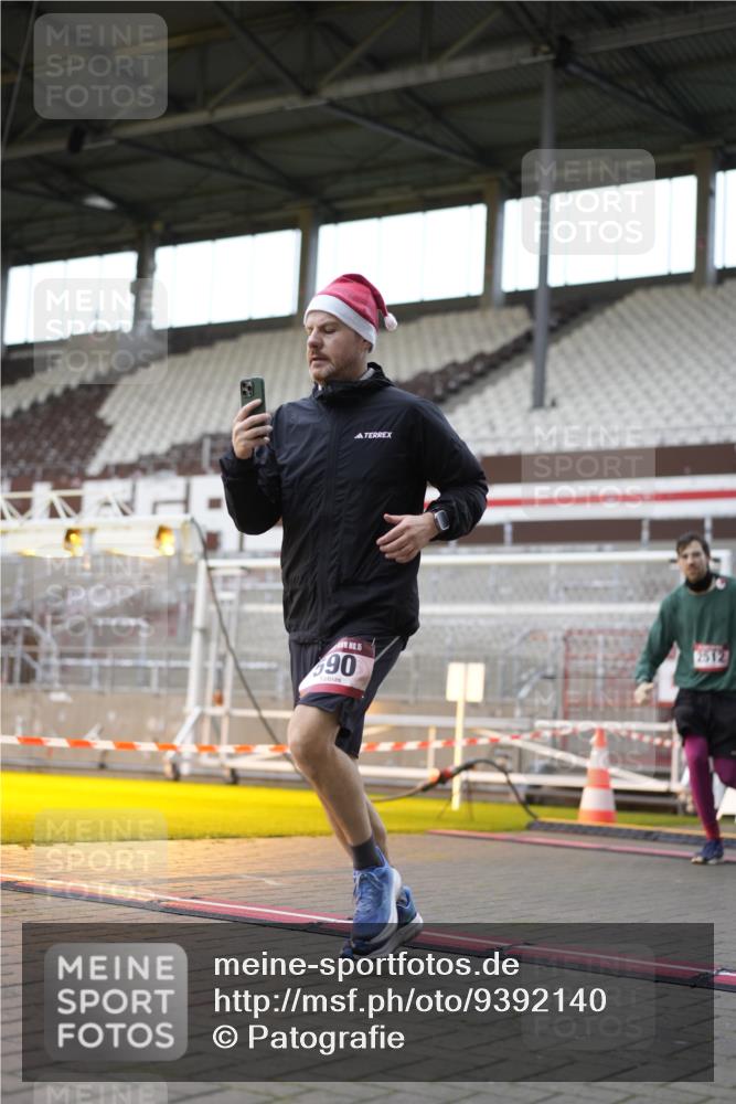 07.12.2025 - St. Pauli X-Mass-Run No. 15 Patografie http://msf.ph/oto/9392140 07.12.2025 10:48:42 Ziel 233, 290, 590, 592, 935, 1009, 1087, 1188, 1189, 1515, 1516, 1517, 1521, 1895, 2268, 2269, 2512, 2515, 3017, 3019, 3346 meine-sportfotos.de