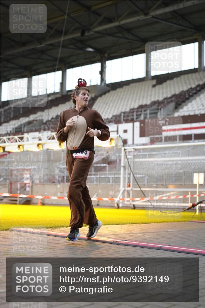 07.12.2025 - St. Pauli X-Mass-Run No. 15 Patografie http://msf.ph/oto/9392149 07.12.2025 10:48:56 Ziel 379, 590, 592, 1019, 1155, 1164, 1166, 2512, 2515, 3369 meine-sportfotos.de