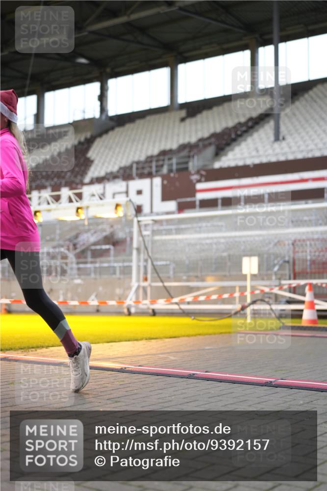 07.12.2025 - St. Pauli X-Mass-Run No. 15 Patografie http://msf.ph/oto/9392157 07.12.2025 10:49:01 Ziel 191, 194, 379, 471, 1019, 1155, 1164, 1166, 2921, 2933, 3369 meine-sportfotos.de